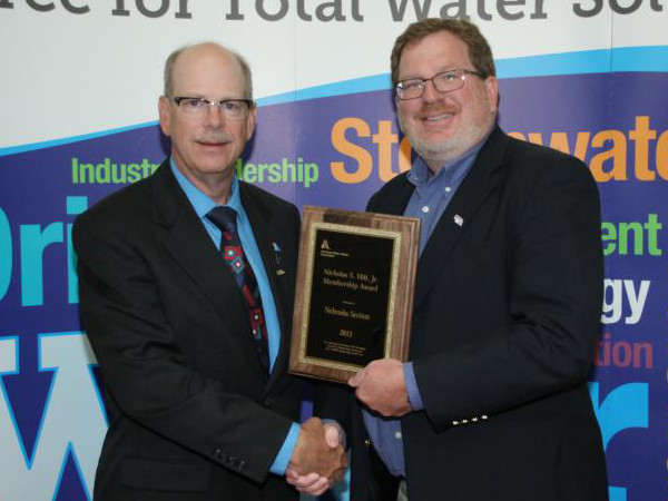 Jim Shields (right) accepts the Hill Award on behalf of the Nebraska Section